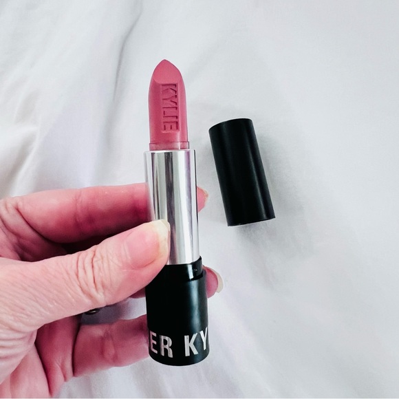Kylie Jenner NEW IN BOX Lipstick - August Matte .12oz - Picture 10 of 14